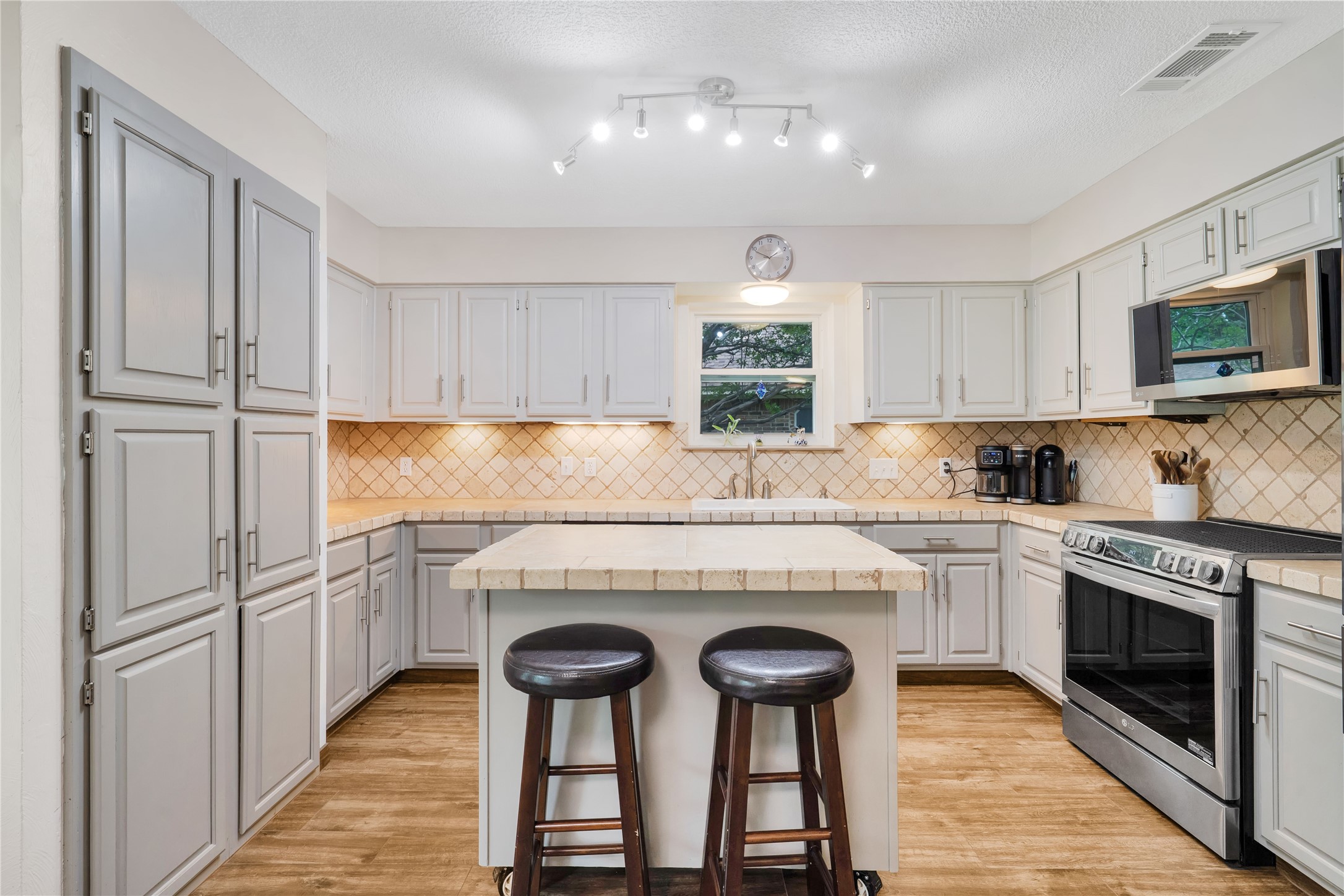 6717 Mesa Drive North Richland Hills TX 76182