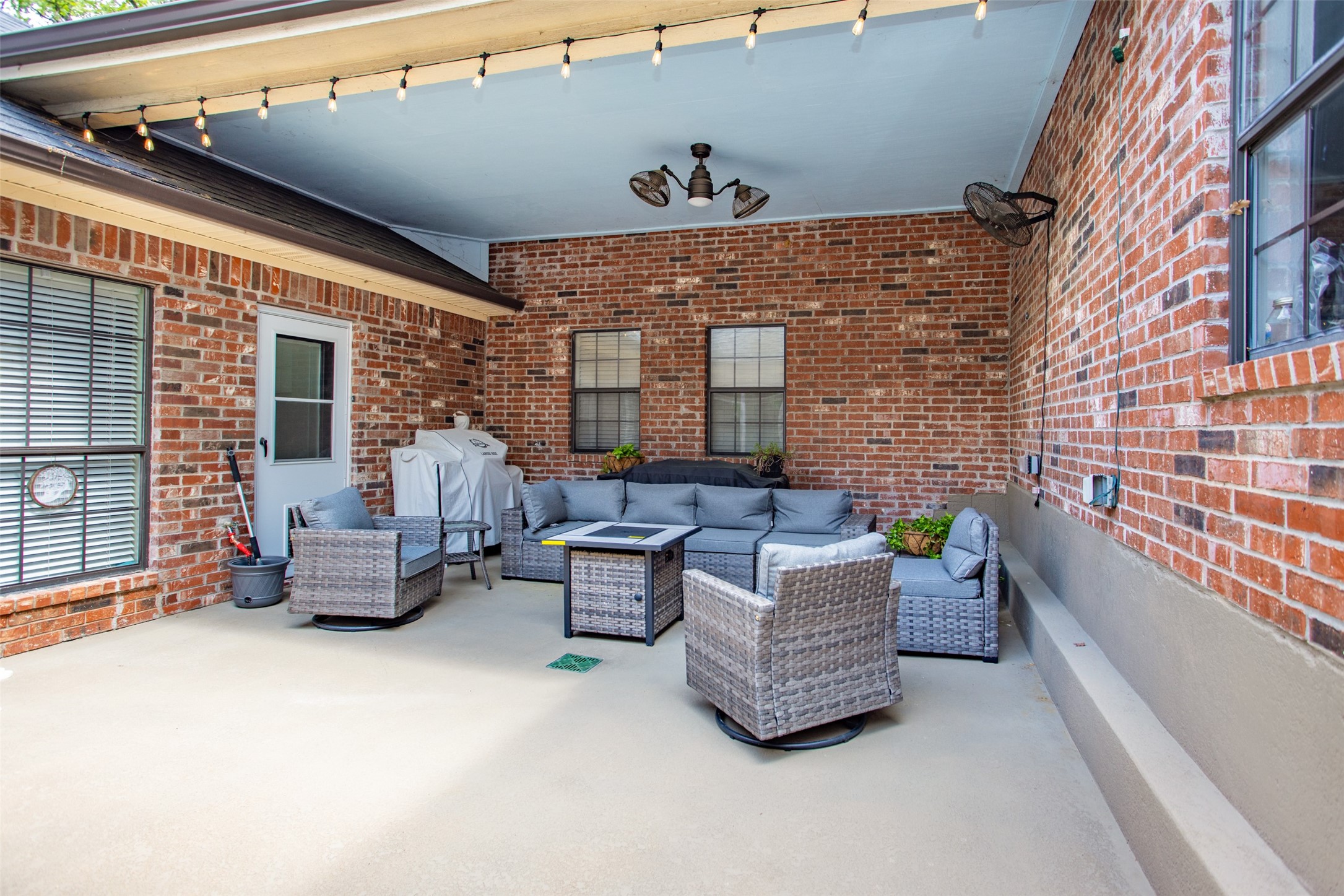 205 Kiowa Drive E Gainesville TX 76240