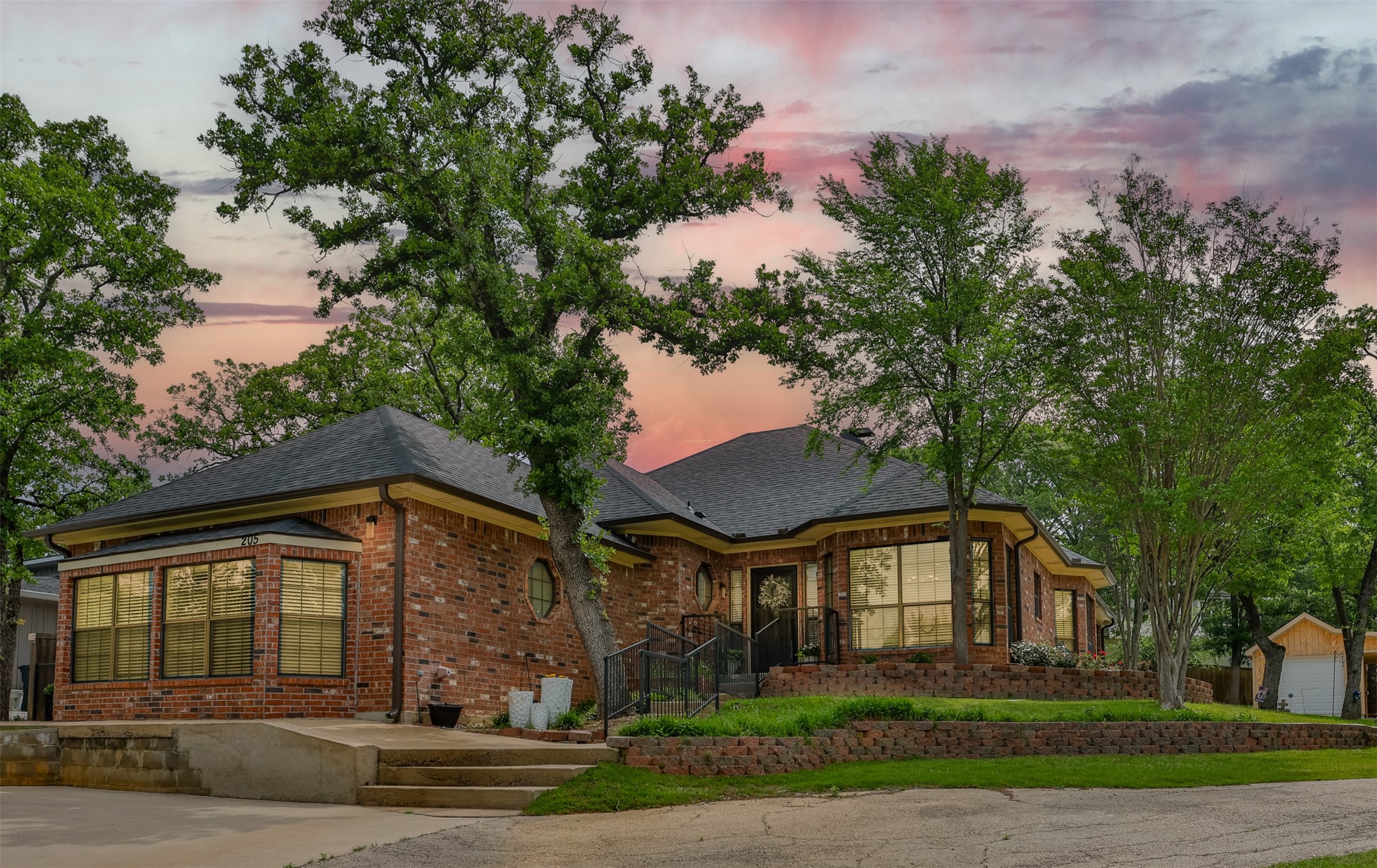 205 Kiowa Drive E Gainesville TX 76240