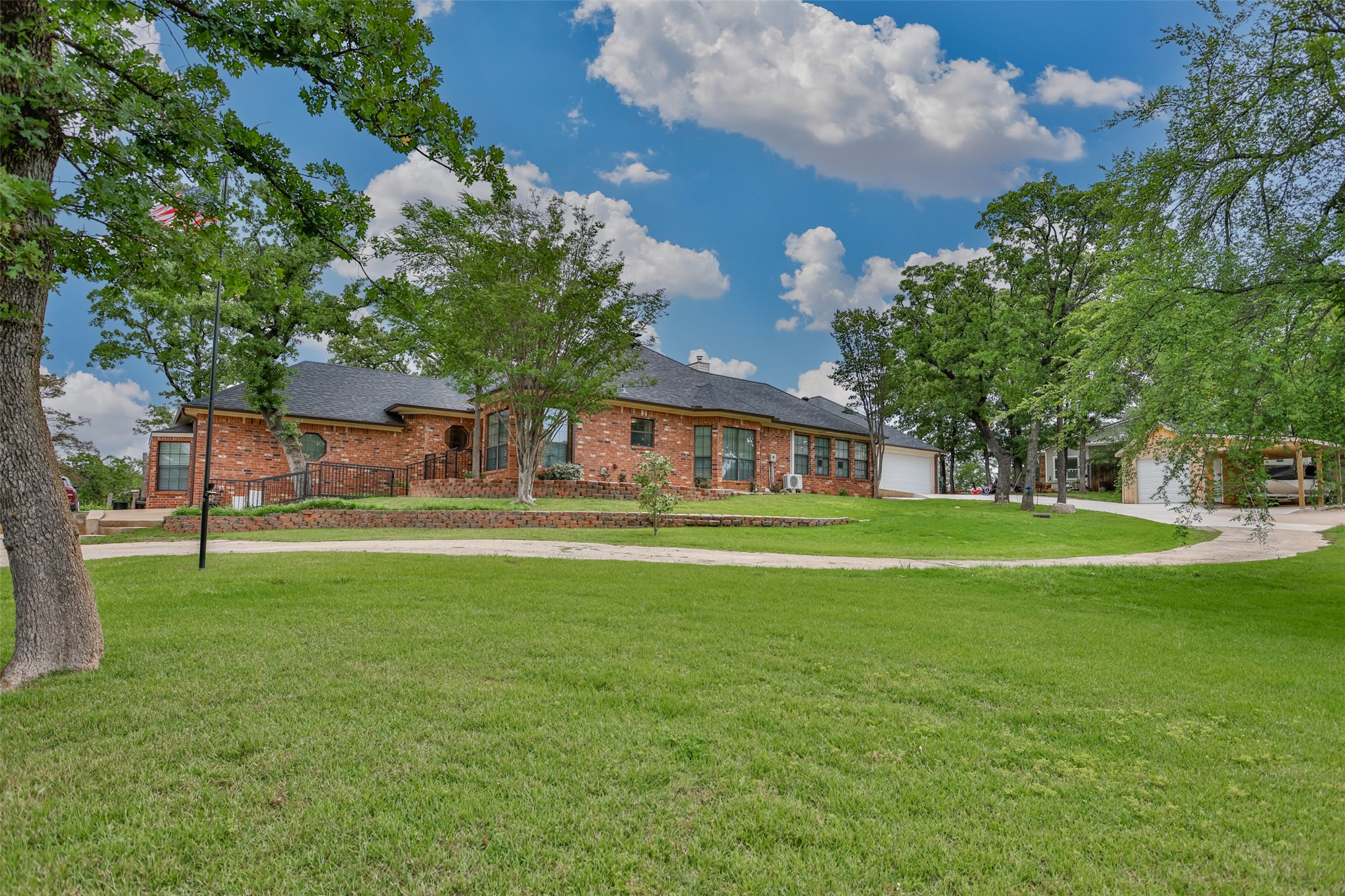 205 Kiowa Drive E Gainesville TX 76240