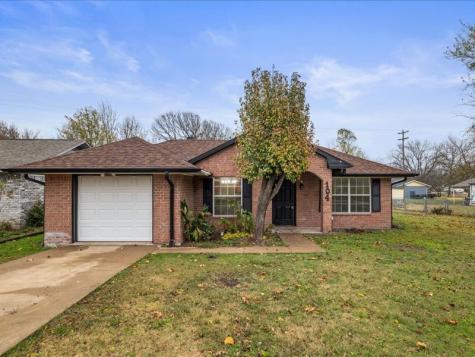 104 S Poplar Street Leonard TX 75452