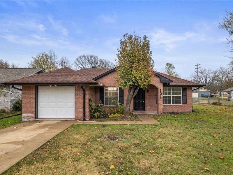 104 S Poplar Street Leonard TX 75452