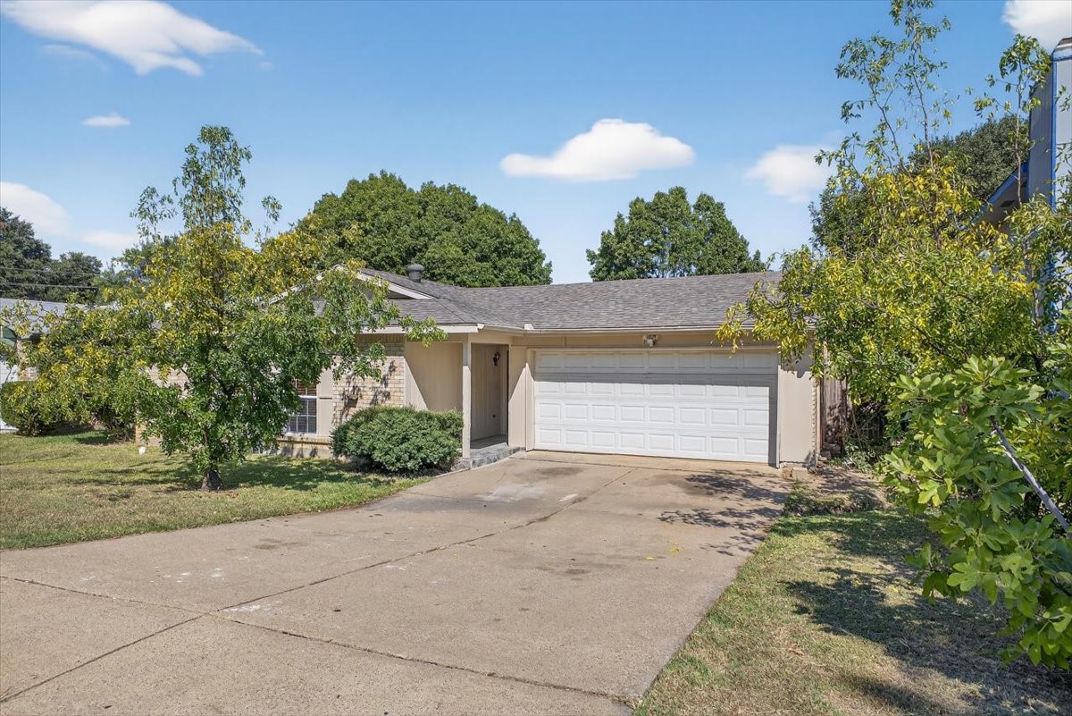 2203 Newbury Drive Arlington TX 76014