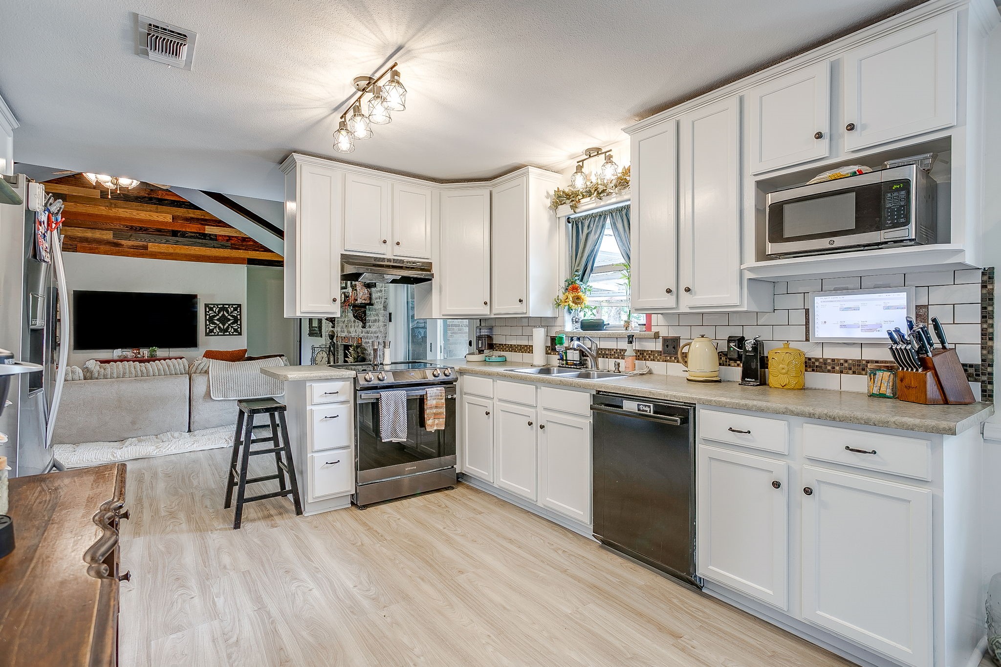 122 Valley Vista Drive Burleson TX 76028