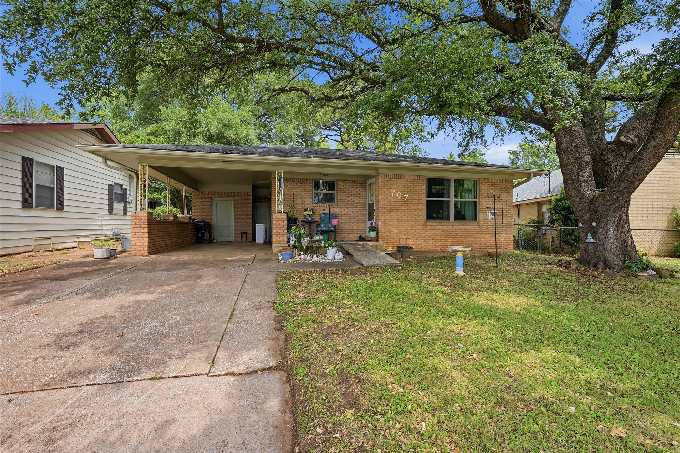 707 W Brock Street Denison TX 75020
