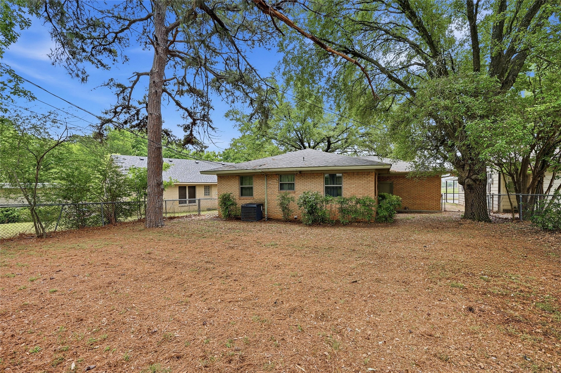 707 W Brock Street Denison TX 75020