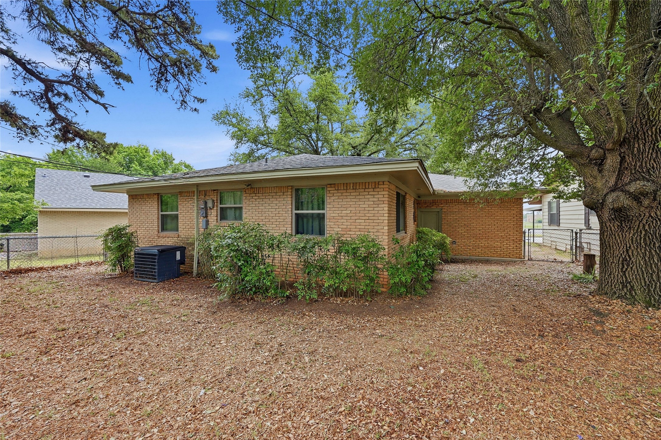 707 W Brock Street Denison TX 75020