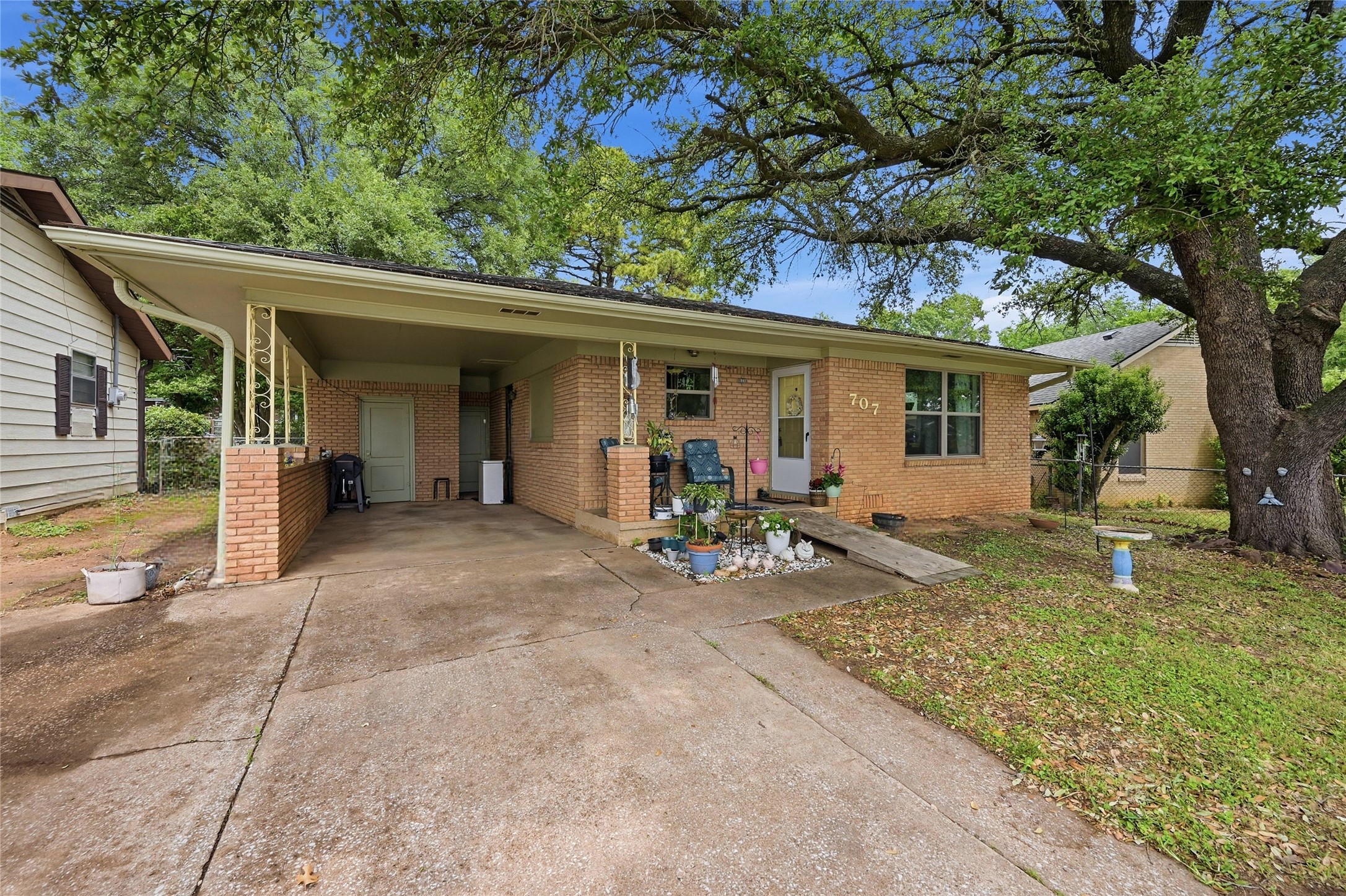 707 W Brock Street Denison TX 75020