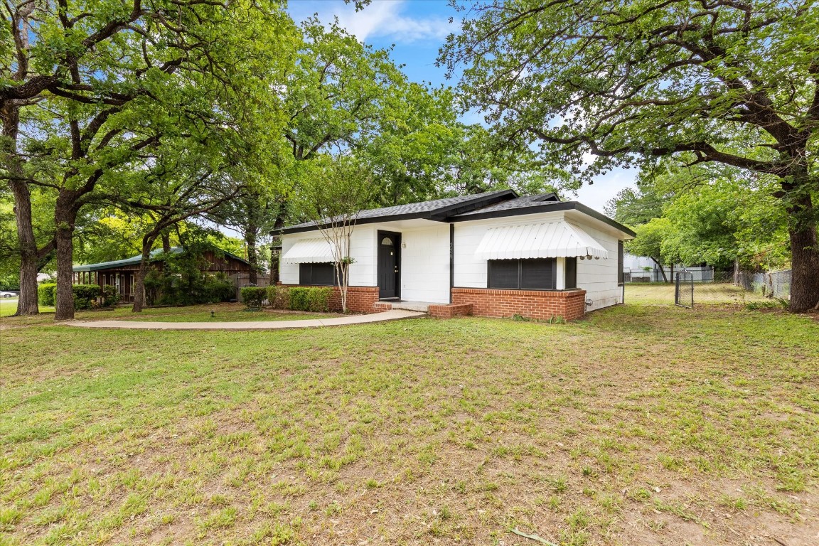 324 Walnut Avenue Azle TX 76020