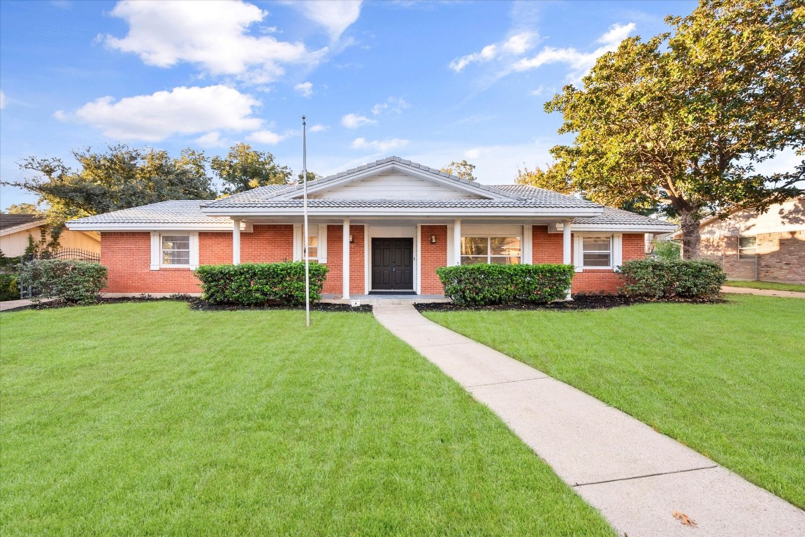 2405 Nottingham Place Grand Prairie TX 75050