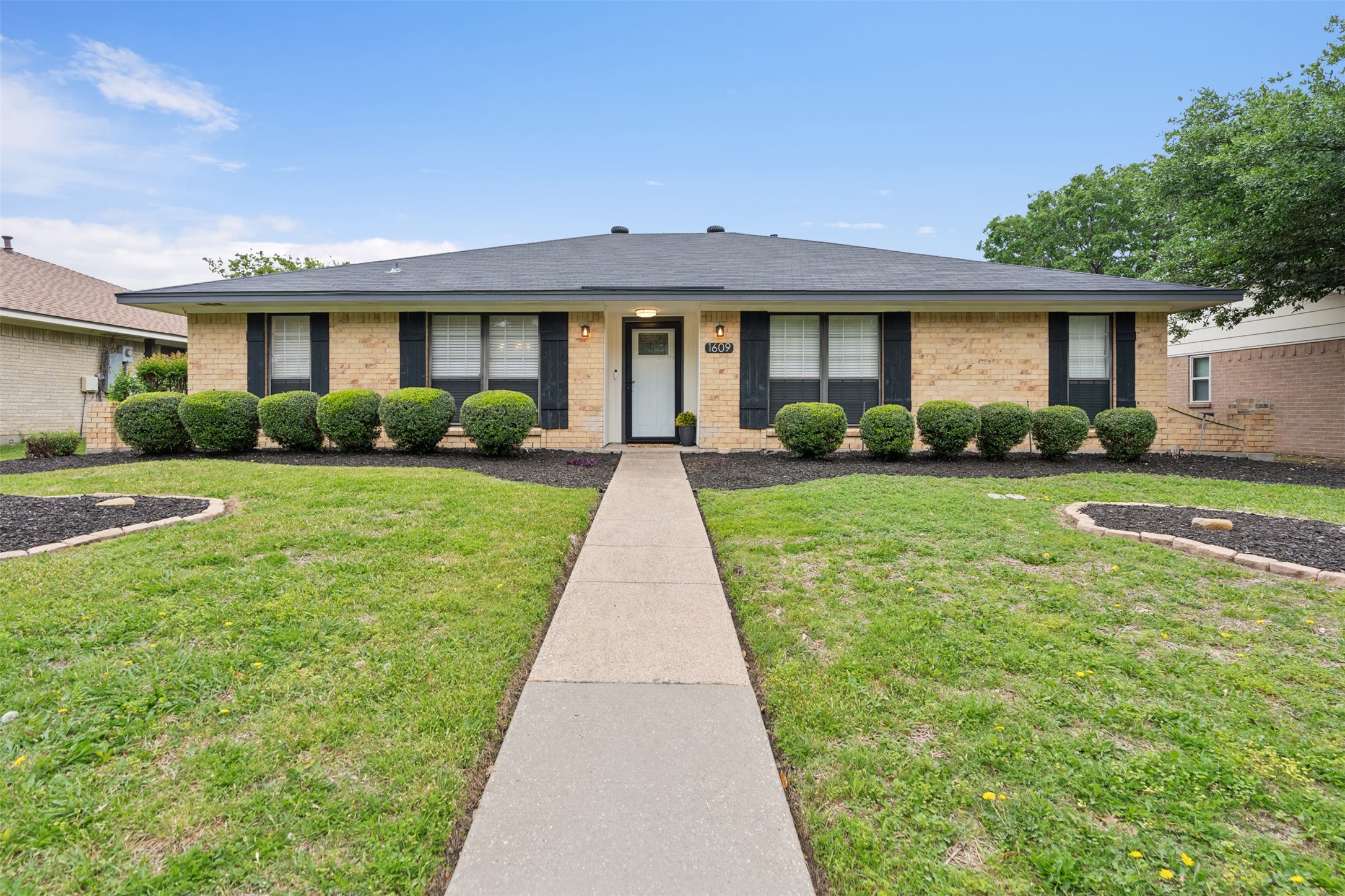 1609 Leicester Street Garland TX 75044