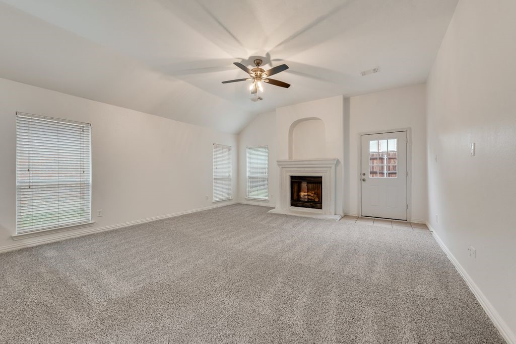 10441 Stoneside Trail Fort Worth TX 76244