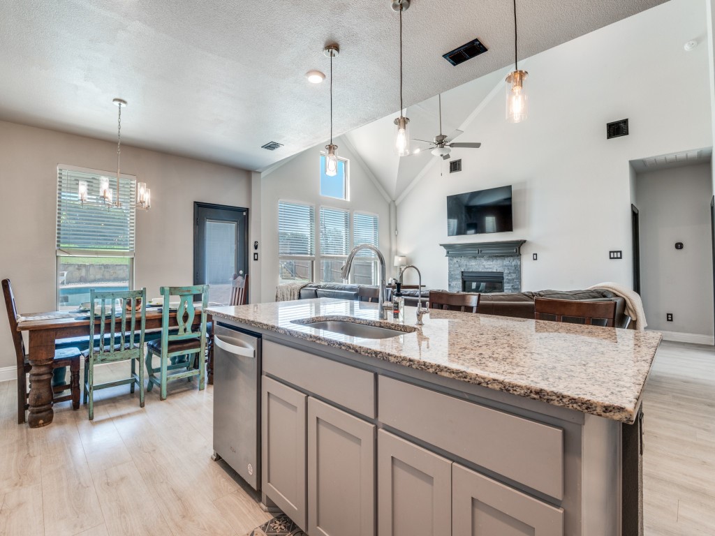 1232 Rushmore Drive Burleson TX 76028