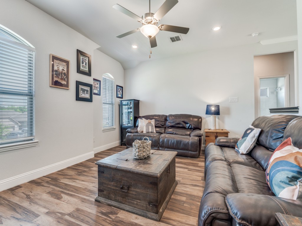 1232 Rushmore Drive Burleson TX 76028