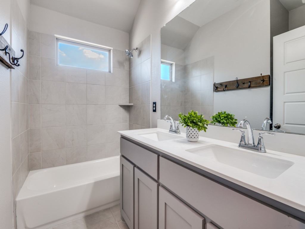 1232 Rushmore Drive Burleson TX 76028