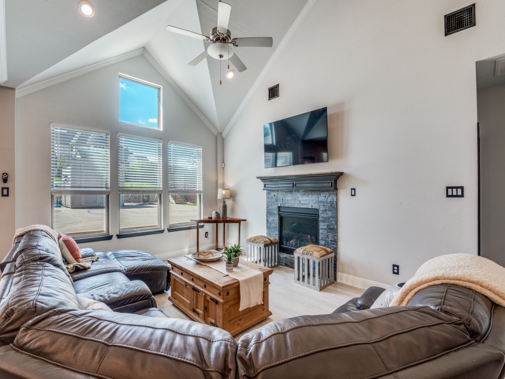 1232 Rushmore Drive Burleson TX 76028