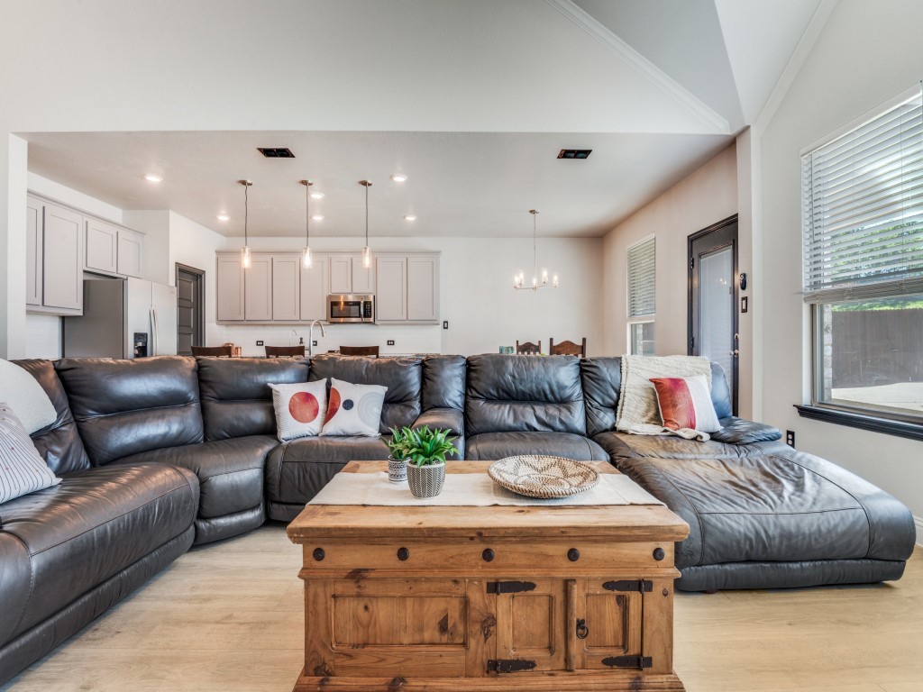 1232 Rushmore Drive Burleson TX 76028