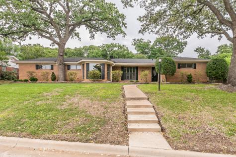 524 Oak Park Drive Hurst TX 76053