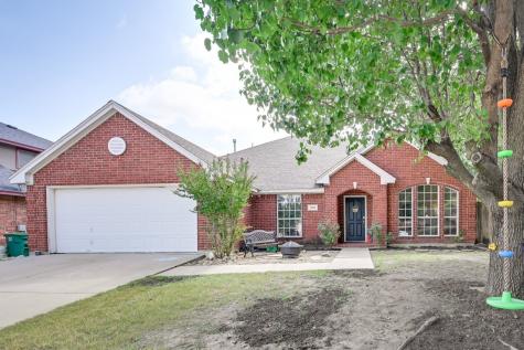 901 Saybrook Court Saginaw TX 76131