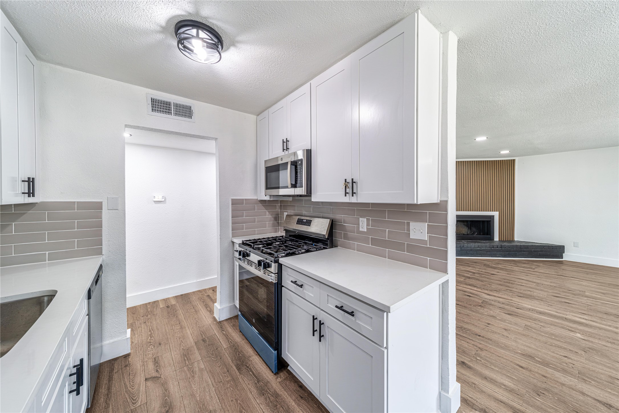 1704 Novel Circle Garland TX 75040
