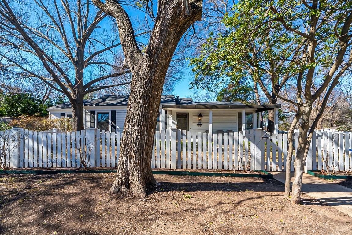 2900 Westridge Avenue Fort Worth TX 76116