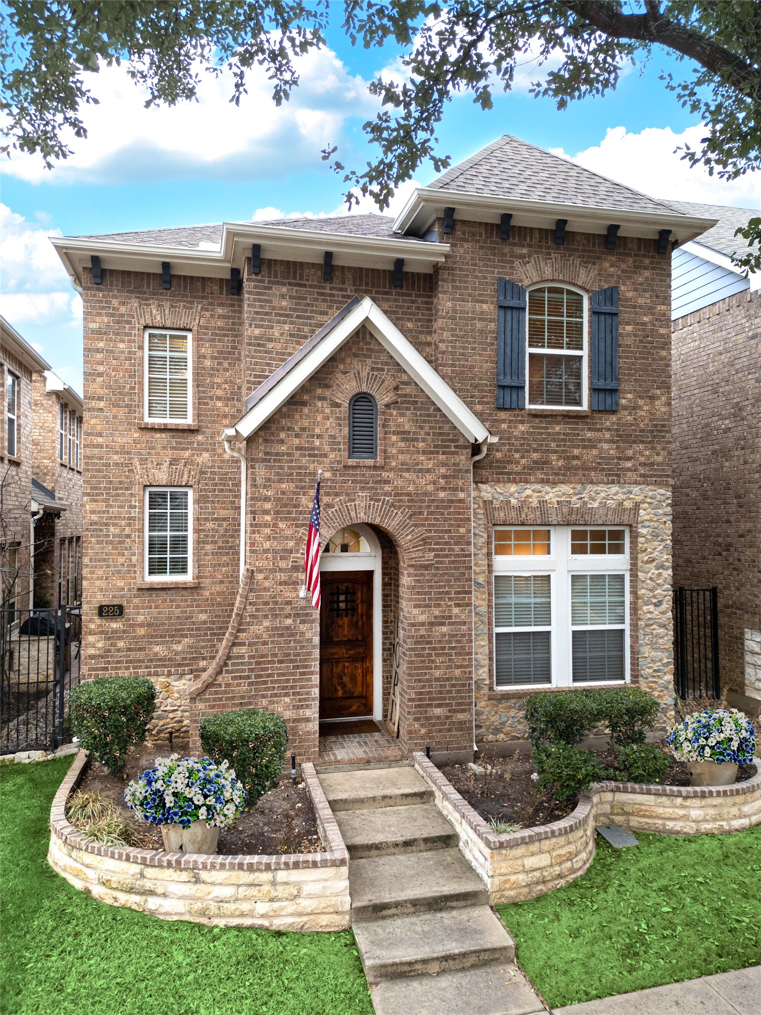 225 Buckingham Avenue Euless TX 76040