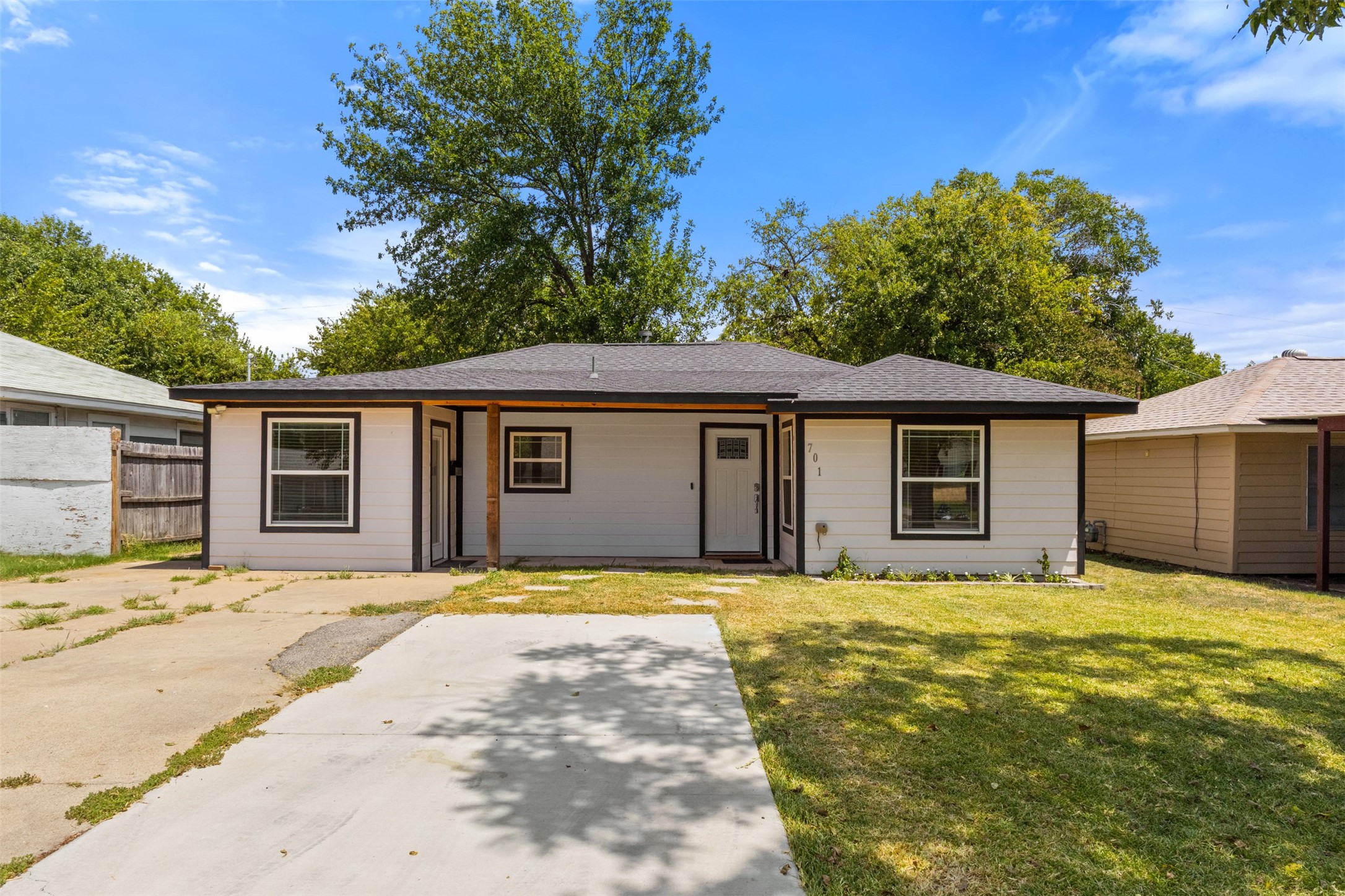 701 SW 5th Street Grand Prairie TX 75051