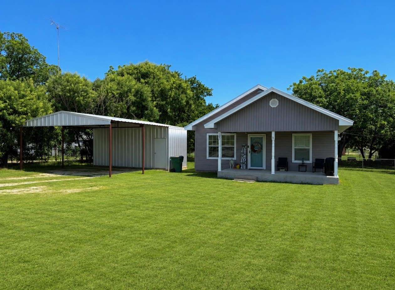 180 Trail Drive Bowie TX 76230