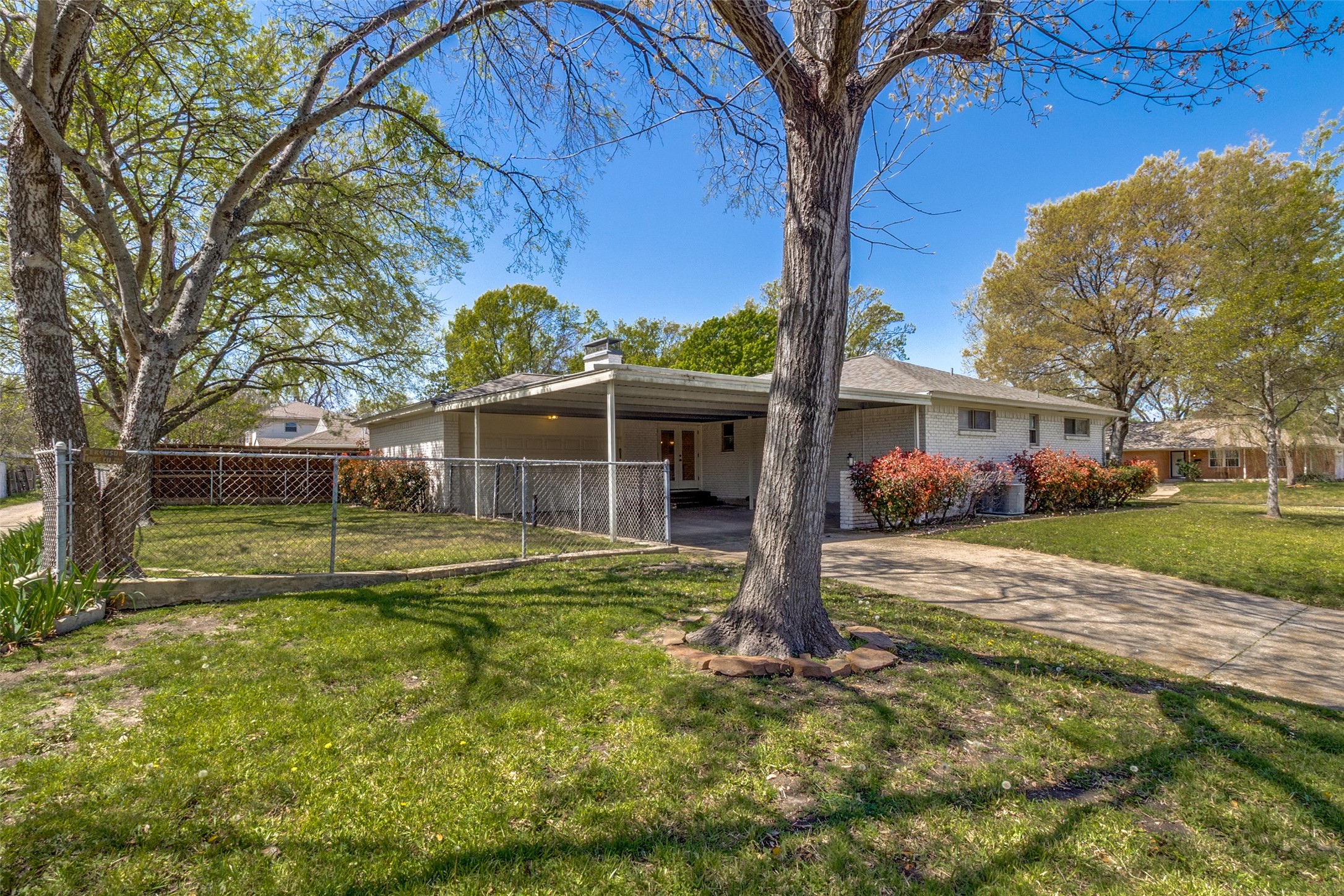 8494 Swift Avenue Dallas TX 75228