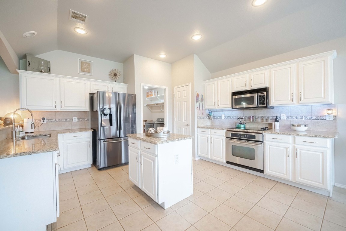 913 Azalea Court Burleson TX 76028