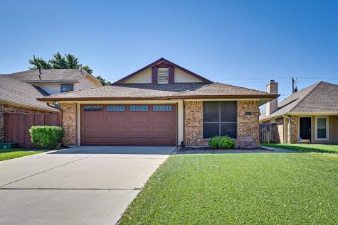 1153 Meadow Park Lane Grand Prairie TX 75052