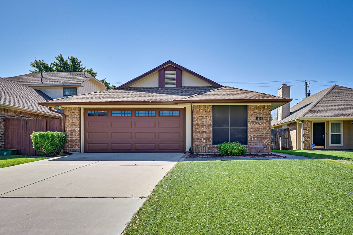 1153 Meadow Park Lane Grand Prairie TX 75052
