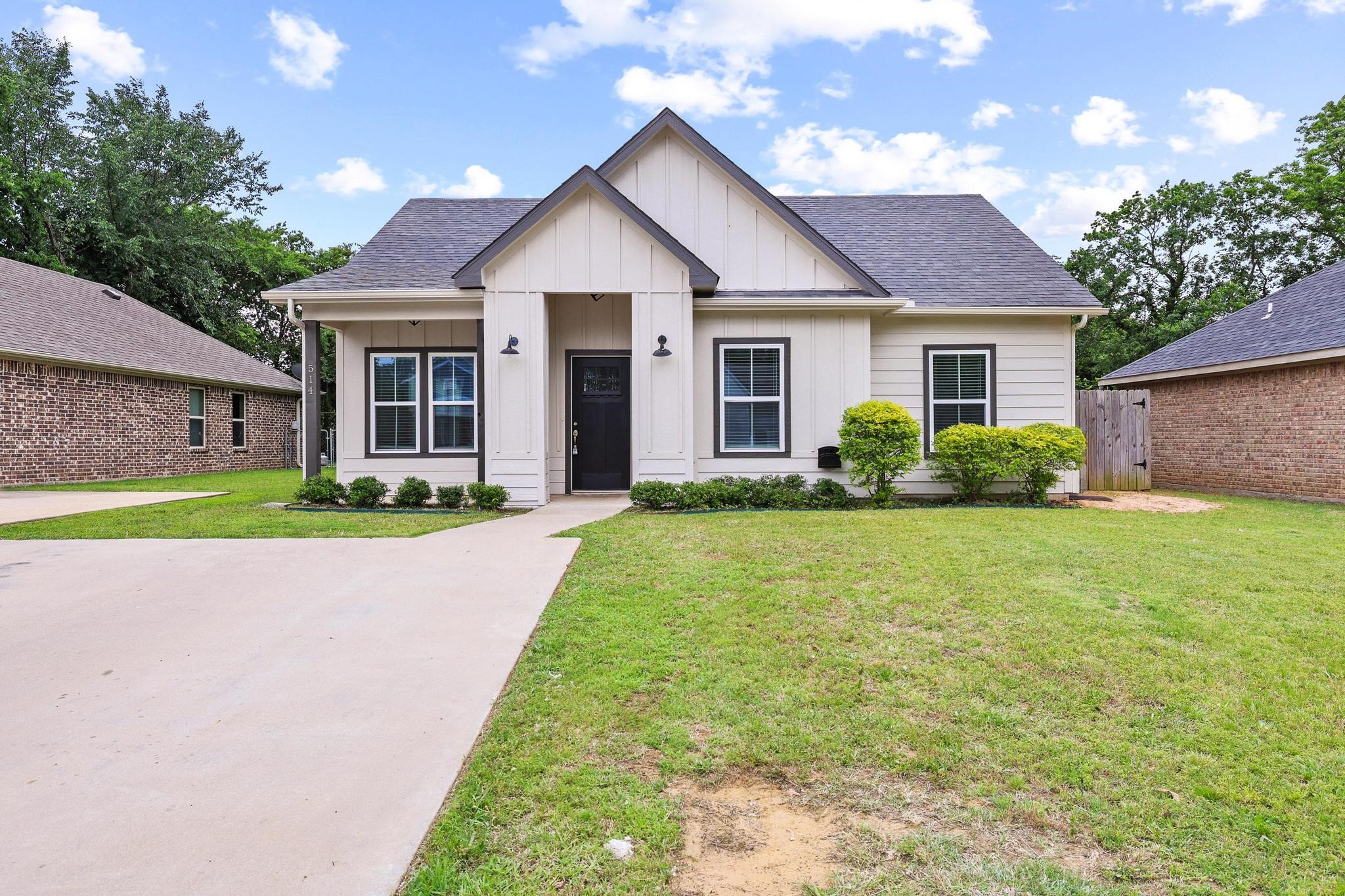 514 W Hull Street Denison TX 75020
