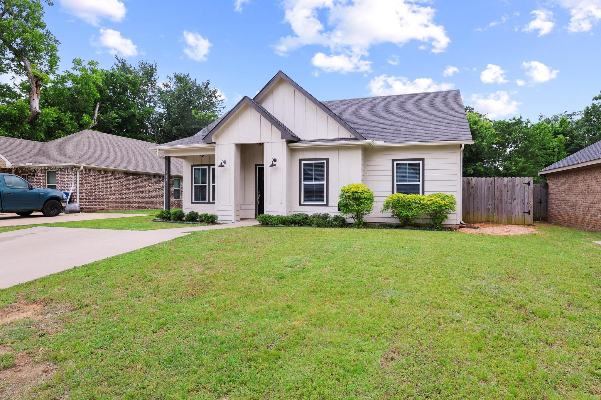 514 W Hull Street Denison TX 75020
