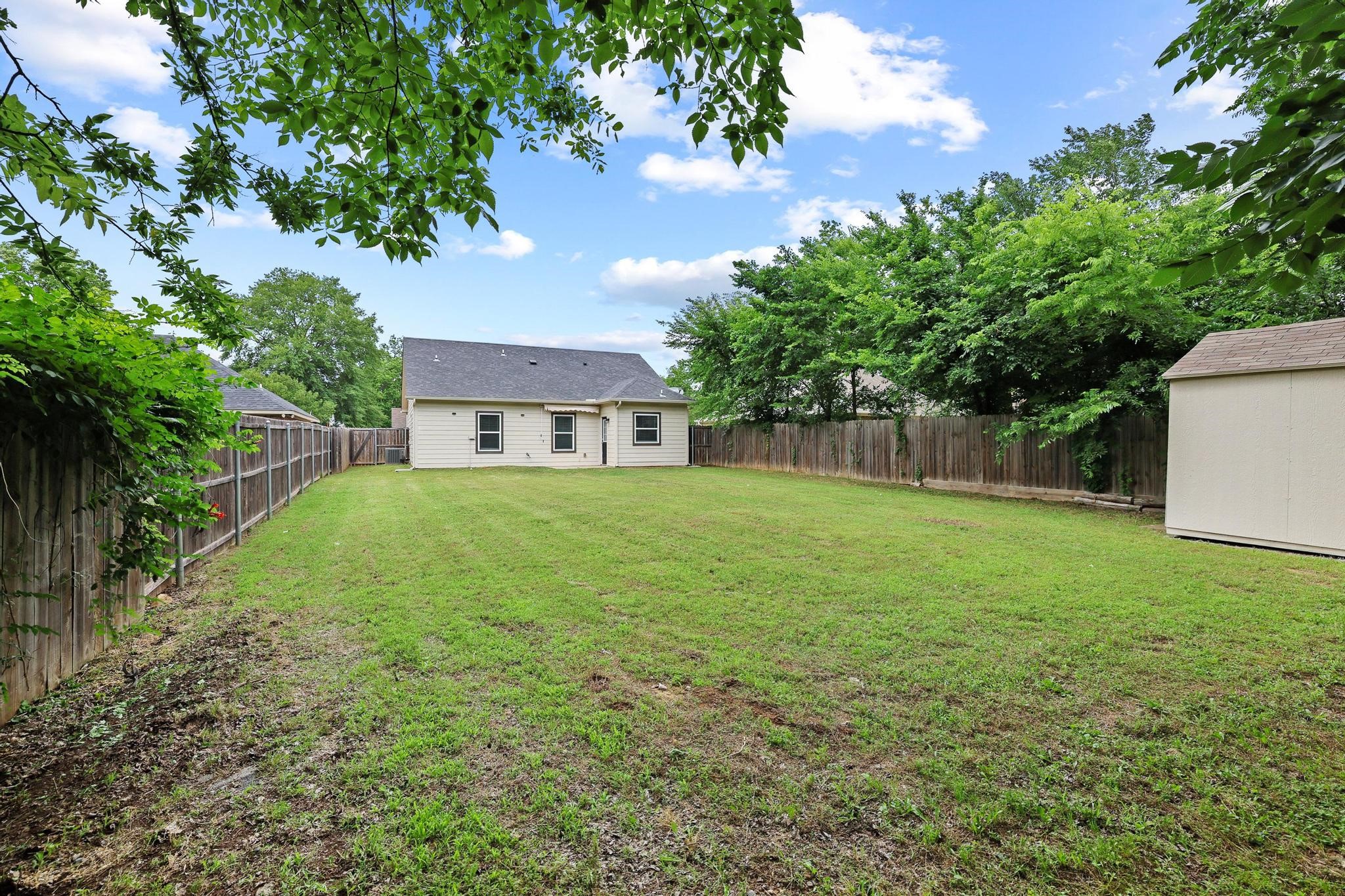 514 W Hull Street Denison TX 75020