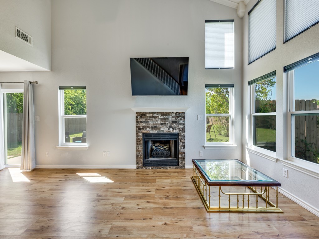 401 N Sierra Trail Pilot Point TX 76258