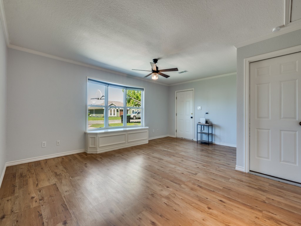 401 N Sierra Trail Pilot Point TX 76258