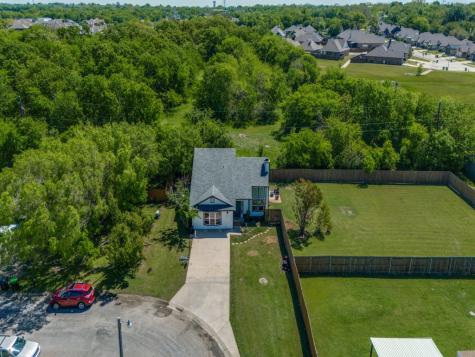 401 N Sierra Trail Pilot Point TX 76258
