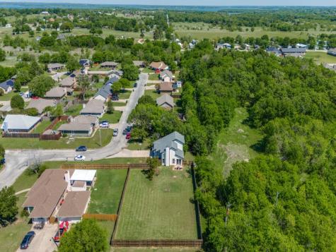 401 N Sierra Trail Pilot Point TX 76258
