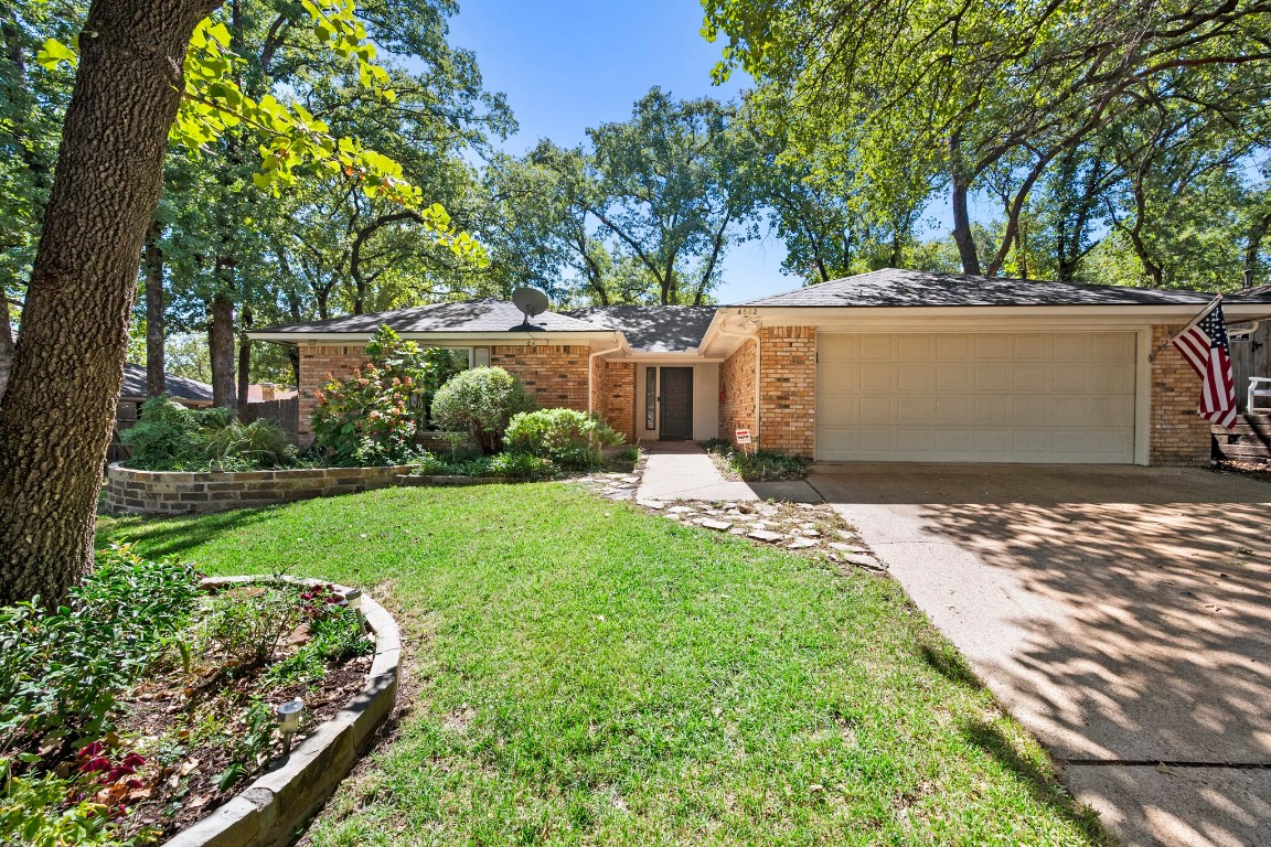 4502 Deer Lodge Court Arlington TX 76017