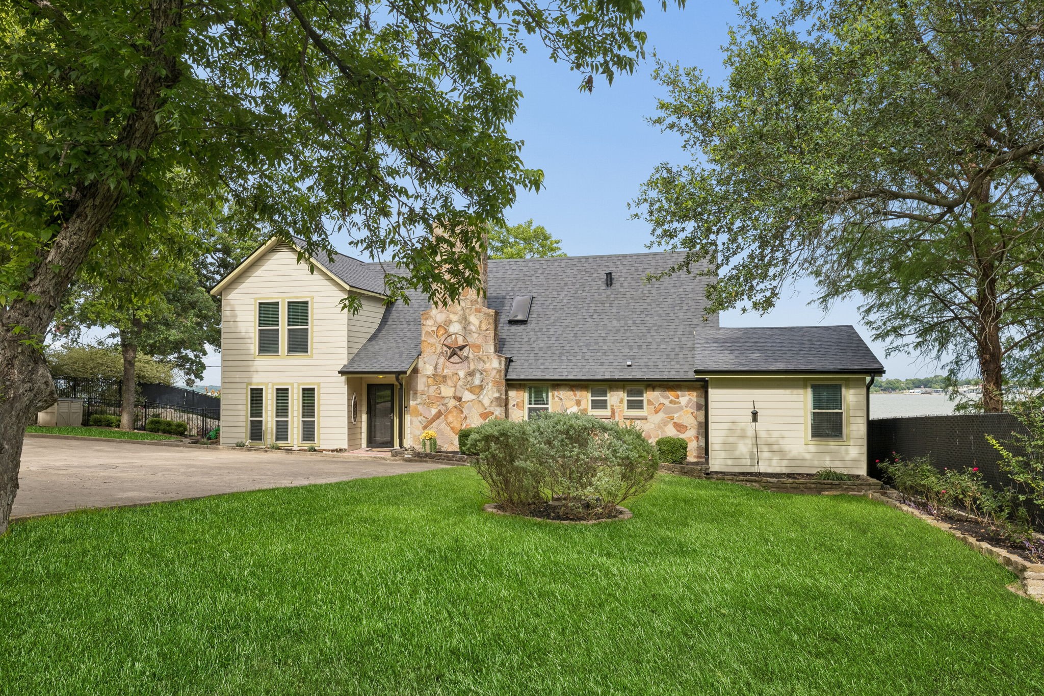 12310 Lake Forest Drive Azle TX 76020