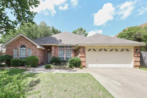 720 Tradonna Lane Hurst TX 76054