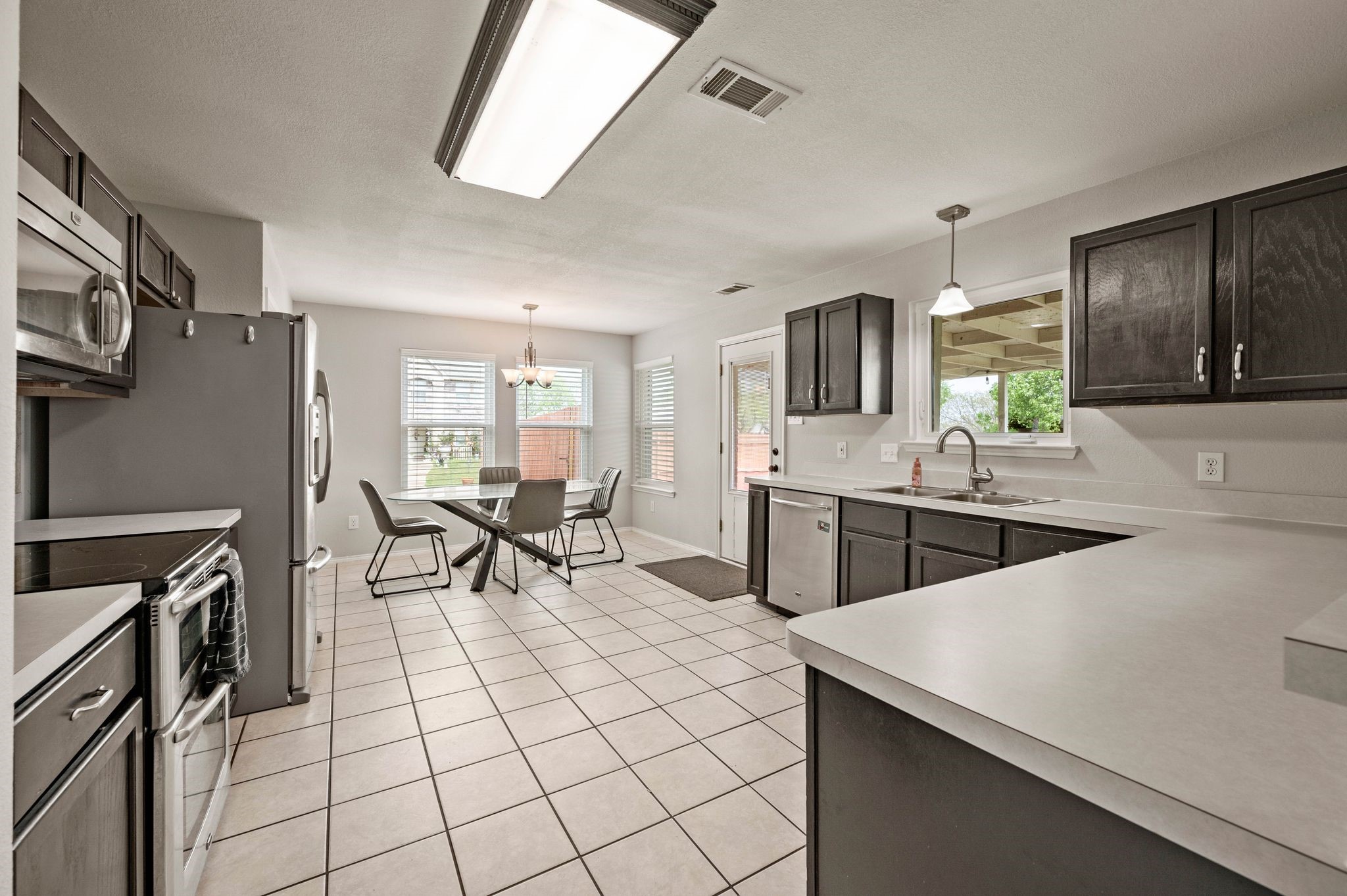 1040 Canyon Drive Justin TX 76247