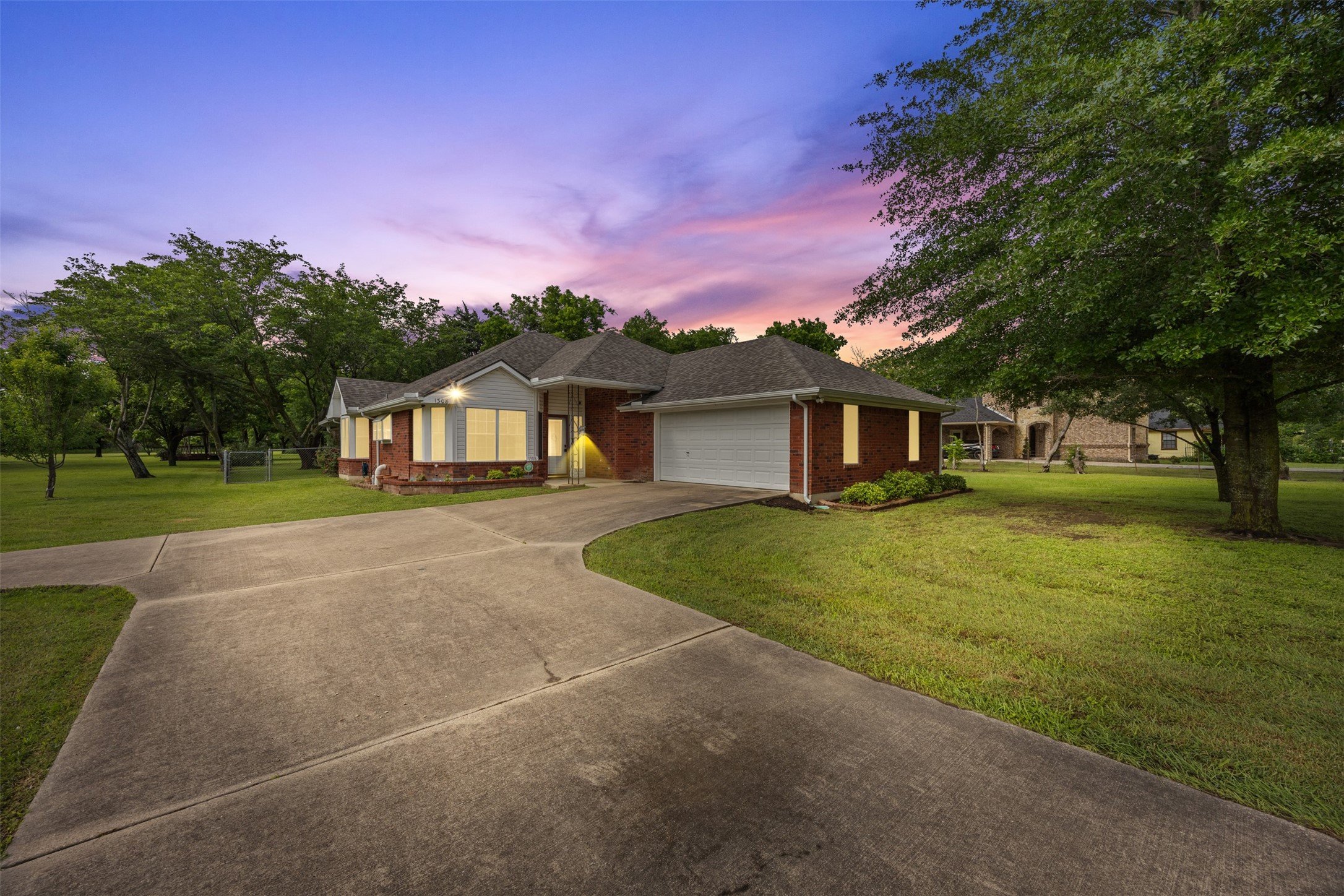 1308 W Madison Street Ennis TX 75119