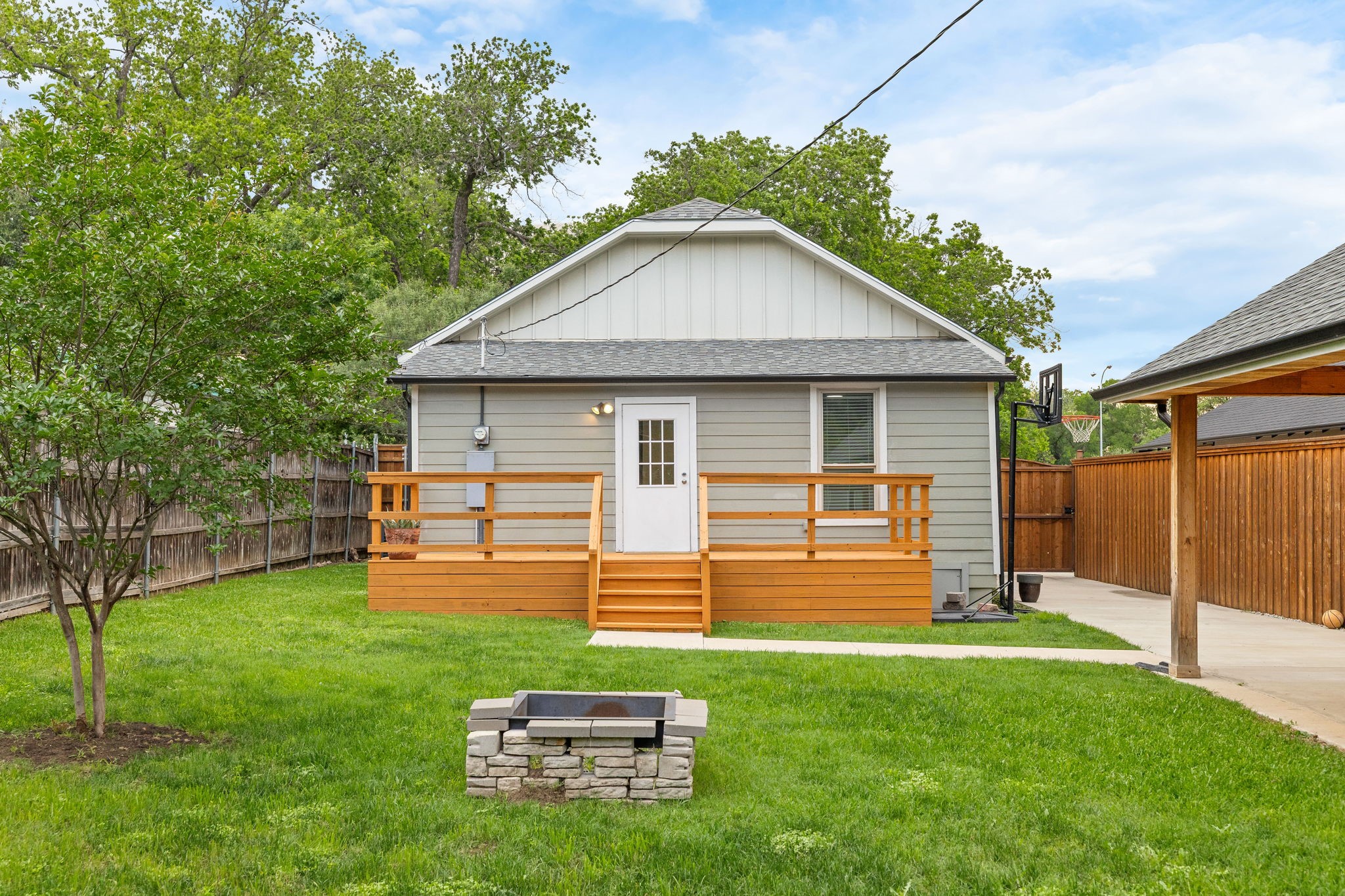 830 W Canty Street Dallas TX 75208