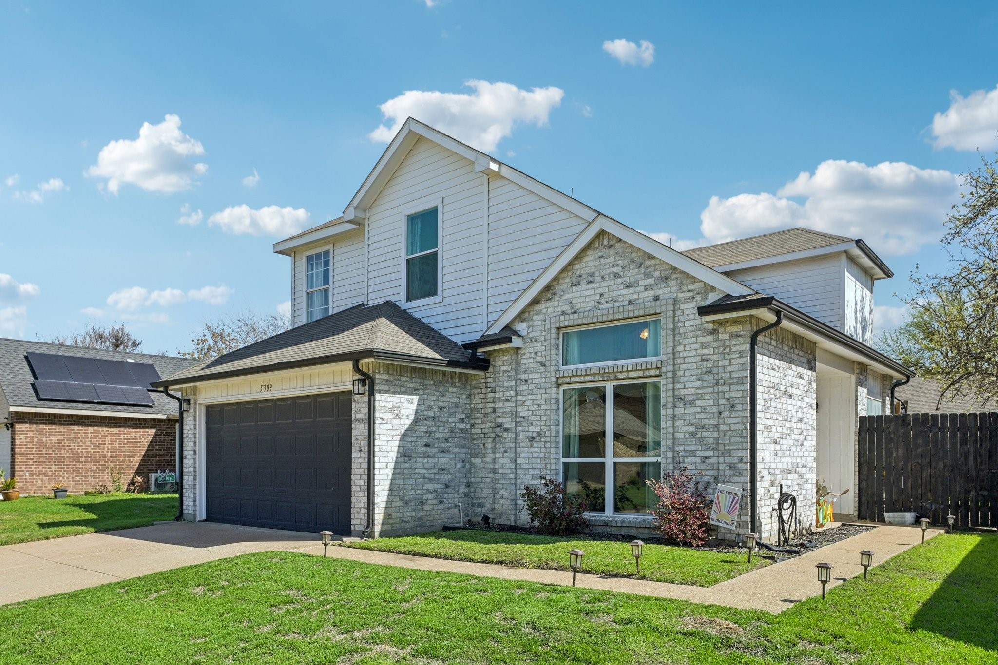 5309 Manhassett Drive Arlington TX 76018