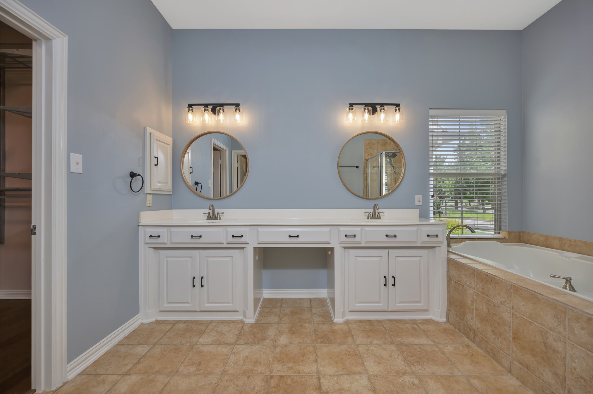 8516 Hudson Street North Richland Hills TX 76180