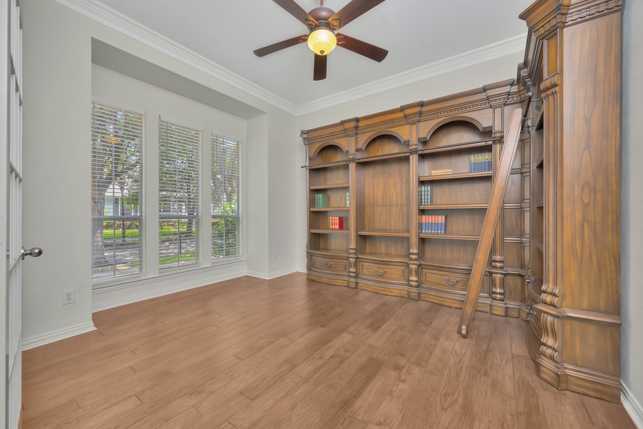8516 Hudson Street North Richland Hills TX 76180