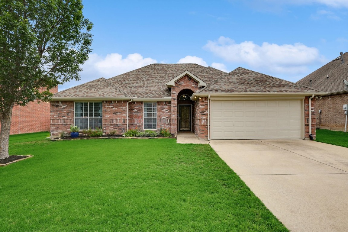 920 Robbins Way Saginaw TX 76179
