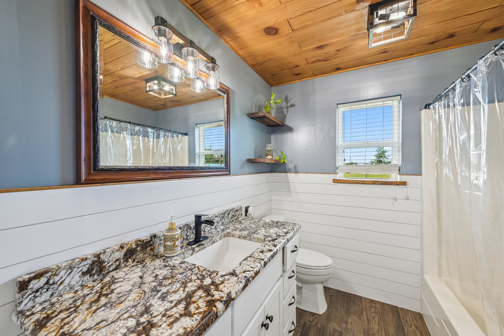 2762 W Highway 199 Springtown TX 76082